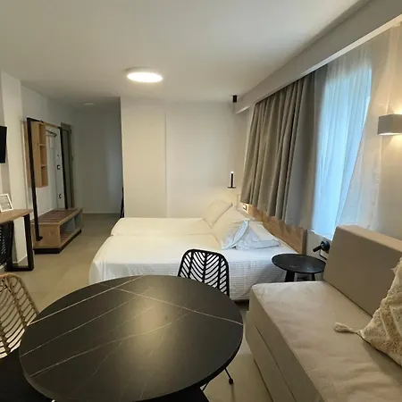 亚历克西娅海滩酒店 3*
